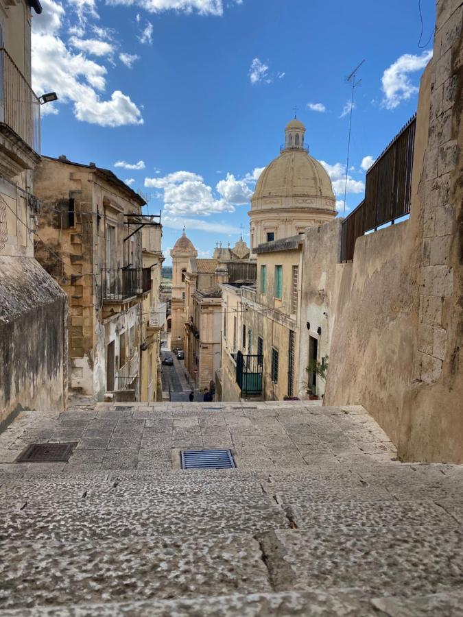 Rossaroll Holiday Houses Noto Esterno foto
