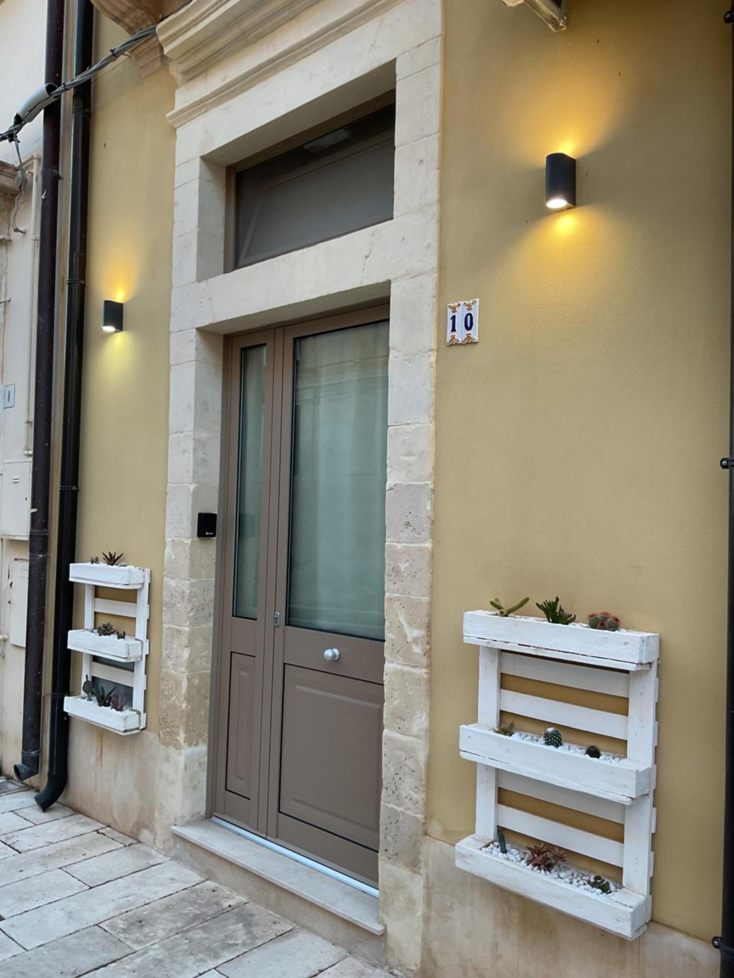 Rossaroll Holiday Houses Noto Esterno foto