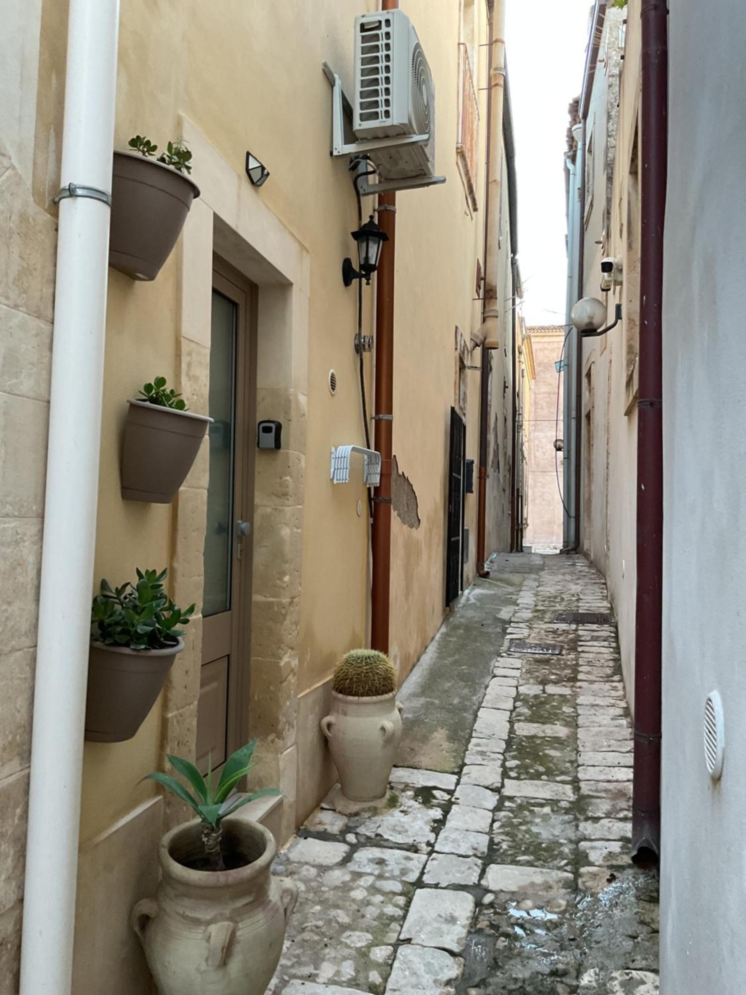 Rossaroll Holiday Houses Noto Esterno foto